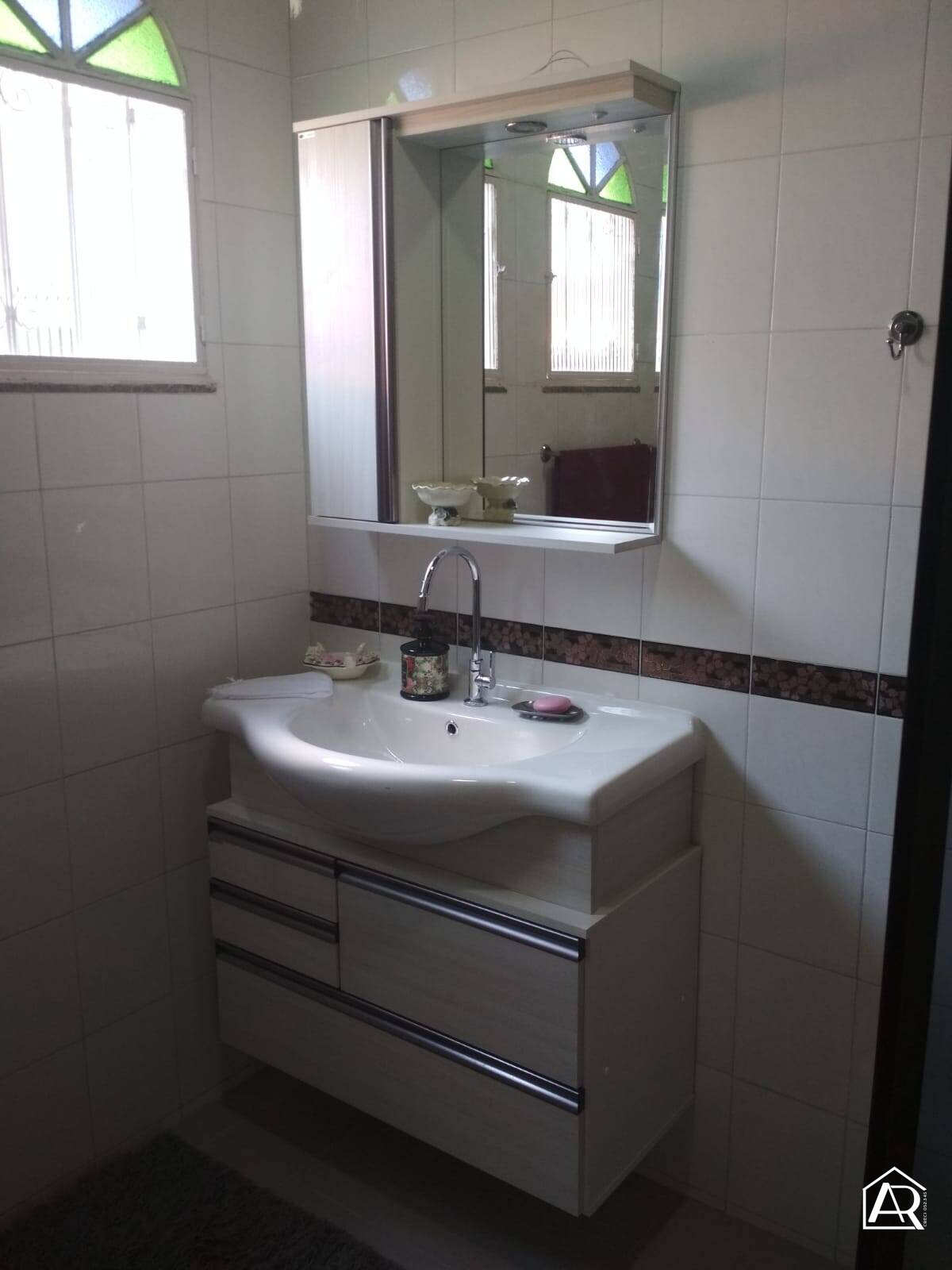 Casa à venda com 4 quartos, 130m² - Foto 3