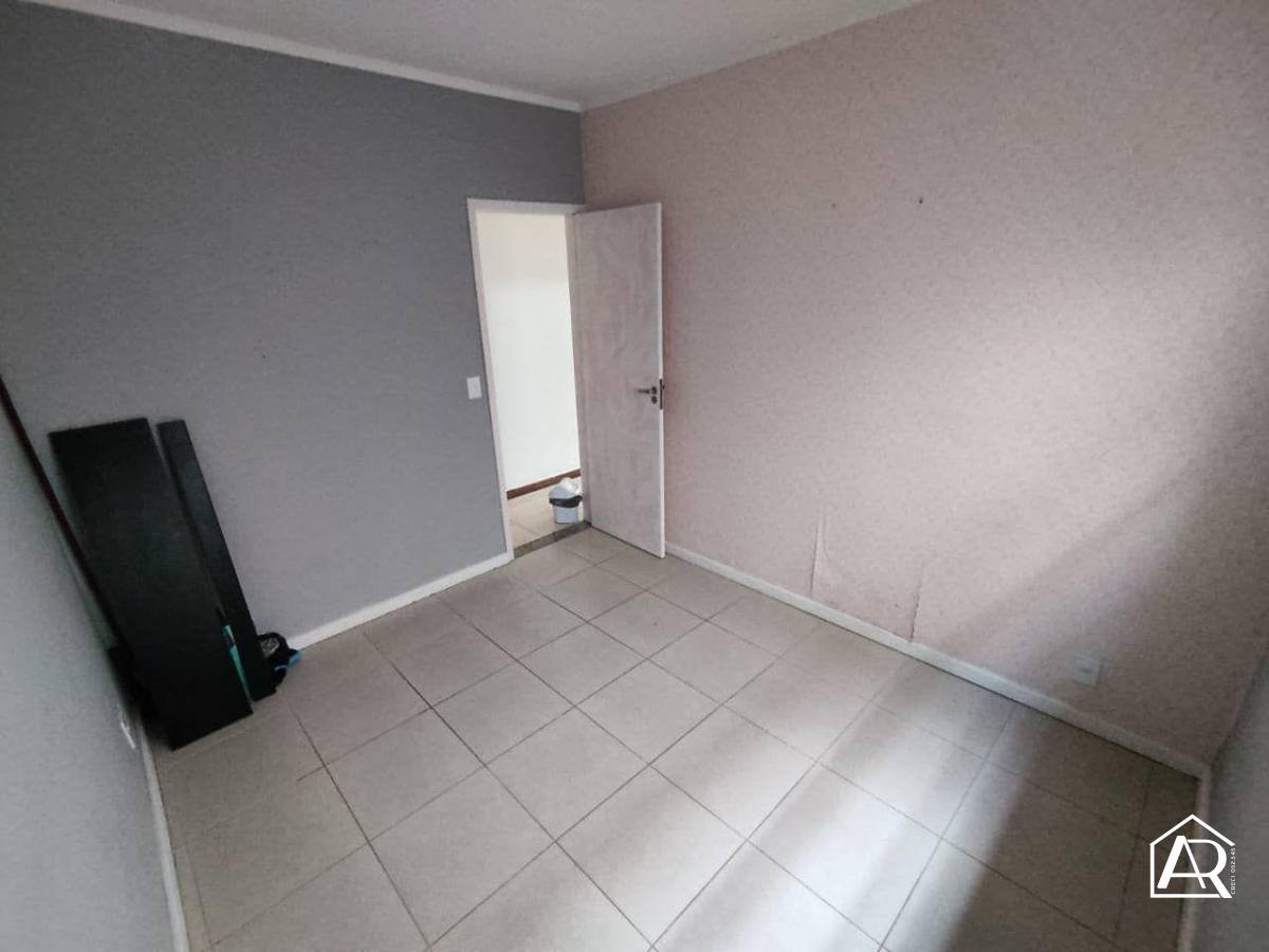 Casa à venda com 2 quartos, 60m² - Foto 5